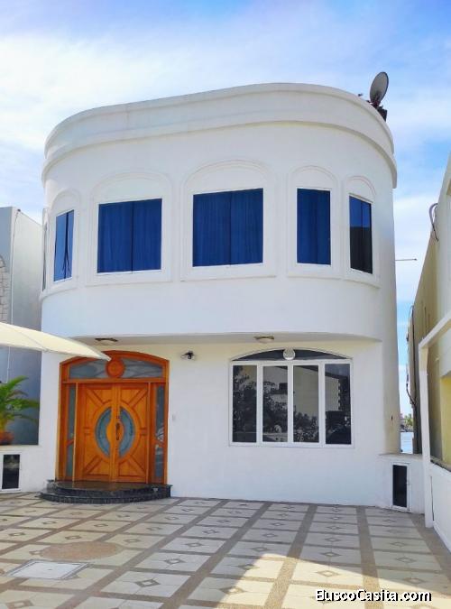 Aquavillas, Lechería. En venta amplia casa Bote A