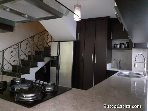 Costa Azúl, Lechería. En venta hermoso apartamento duplex