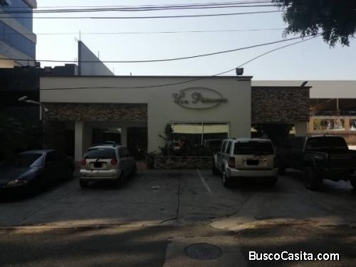 Sky Group ofrece en venta un local comercial de 612 m2 con fondo de comercio