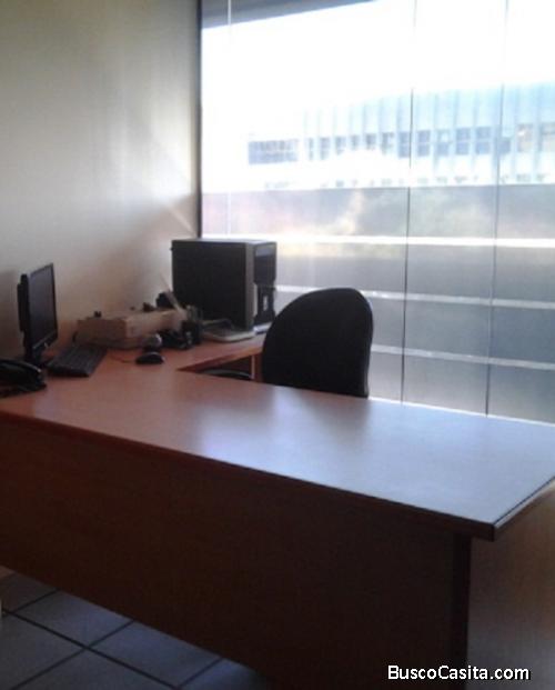 Oficina en el C.C. Paseo Las Industrias. Código: Foof-065