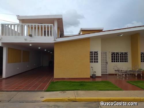 Casa en Villa Cerrada, Urbanización San Francisco
