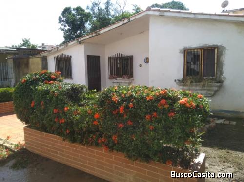 SeE  VENDE en Puerto Piritu Casa quinta con anexos