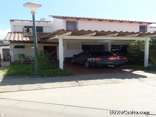 En venta lindo TH en Nueva Barcelona, las trinitarias