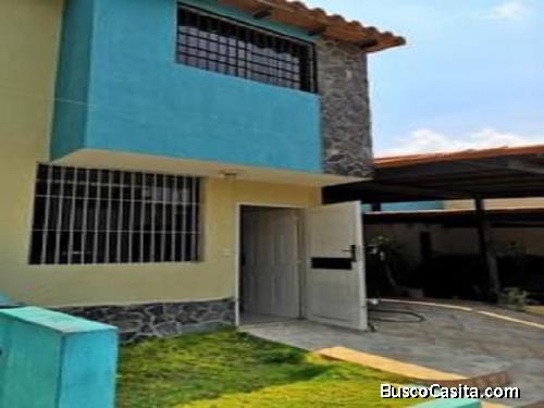 EN VENTA HERMOSO TH EN VILLA DE CAMPO VIA EL RINCON  BARCELONA