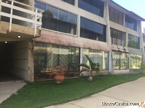 DORAL BEACH se vende apartamento duplex en obra gris