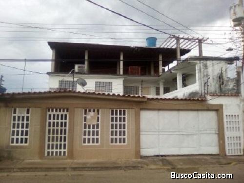 Casa de 172m2 de construcción, Urb. Simón Rodríguez, Calabozo. Estado Guárico