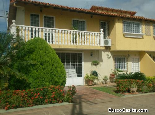 Town-house en Av Jesús Subero