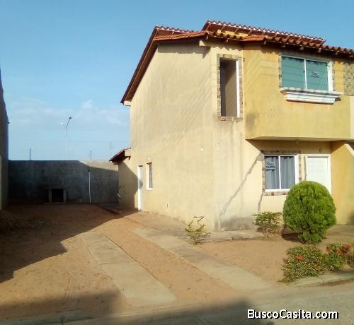 Town-house en Avenida Jesús Subero