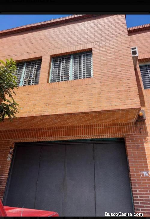 Local Comercial en Catia (Oeste de Caracas) 700 mts.2