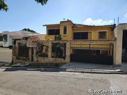 Bella Casa en Venta en El Parral (355m2)