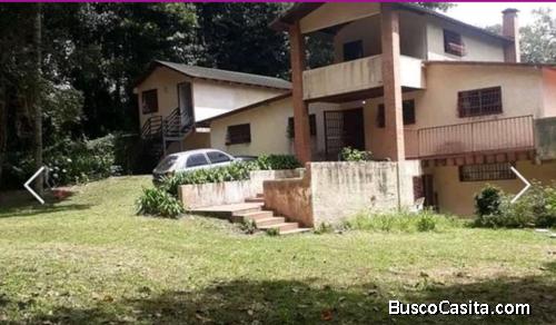 Venta de Una Casa y Cabaña ubicada en la Colonia Tovar