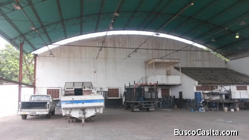 En Venta  Galpon Zona Industrial Sur.