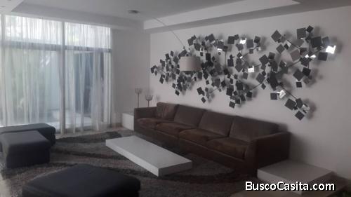 Se Alquila Hermosa Casa en la Virginia.