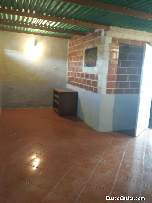 ALQUILO HABITACION  BARRIO BOLIVAR SUR 04124390854