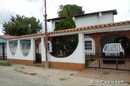 Casa de platabanda cerca del terminal Ciudad Bolívar 