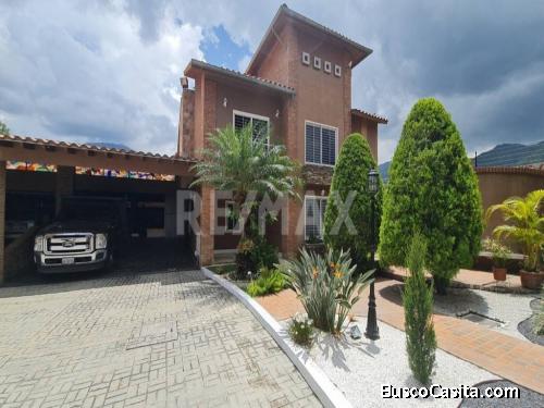 VILLA TIPO TOWN HOUSE DE LUJO, PISOS DE MARMOL Y PISCINA EN SAN DIEGO