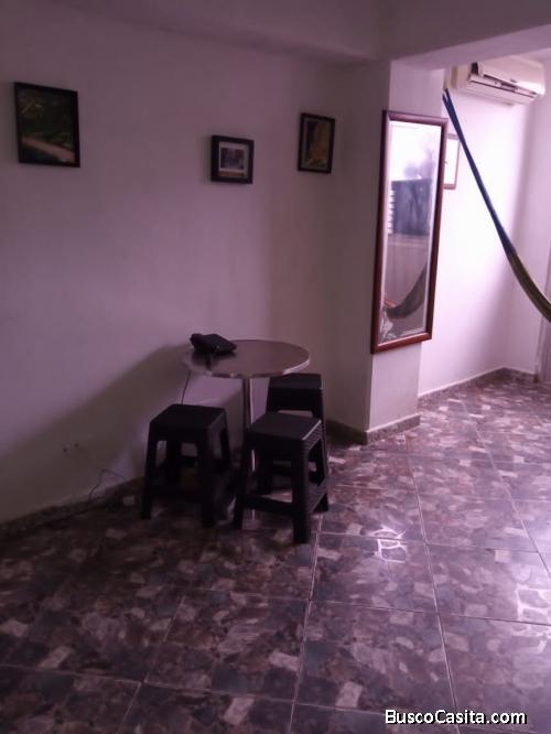 VENTA APARTAMENTO 50M2 CÉNTRICO Y CÓMODO.-