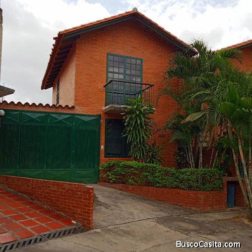Townhouse en Guatire, Urb. Castillejo 5 habs 5 baños EN VENTA