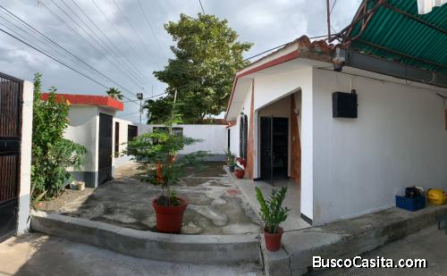 Casa quinta, ubicada en la Urb. los Pinos  