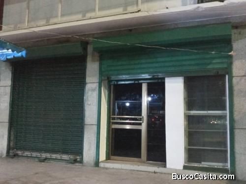 Alquilo Local Comercial en Puerto La Cruz frente a la Plaza Bolivar