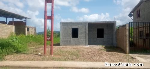 Cómoda casa en obra gris buena ubicación 