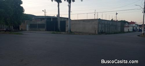 Hermosa propiedad con local comercial