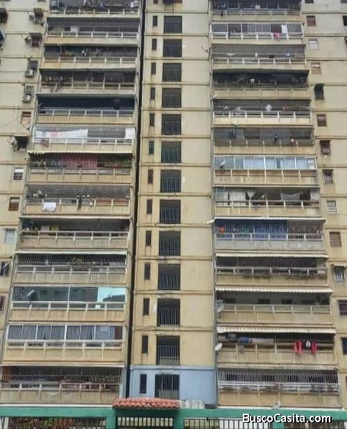 UD-3 CARICUAO  FRENTE METRO .