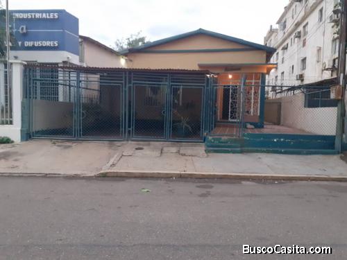 VENDO  CASA COMERCIAL Y RESIDENCIAL