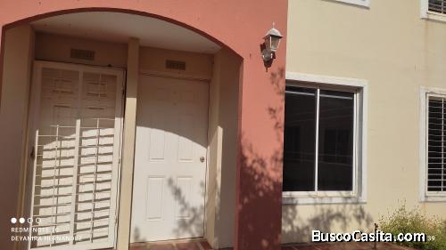 VENTA DE THOW HAUSE EN CAMINOS DE LA LAGUNITA