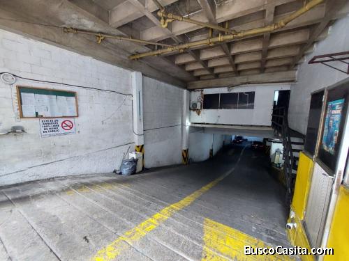 Vendo estacionamiento en la Parroquia Altagracia a pocos metros del Banco Central