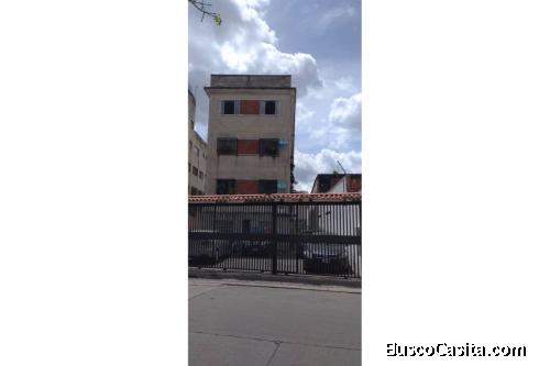 Vendo en Los Rosales a una cuadra de la estación del metro La Bandera