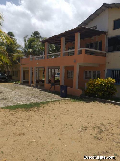 Vendo Casa a Orilla de Playa Urbanización Privada. San Juan de los Cayos. Falcón
