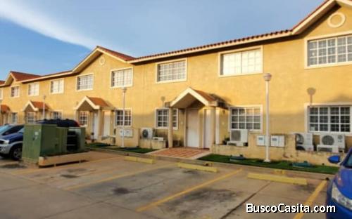 Townhouse en Lecheria. Conjunto Residencial Isla del sol