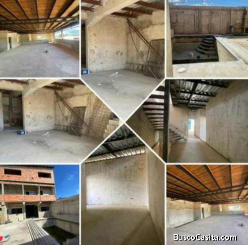 Se vende casa 3 plantas en San Diego los Arales obrato Gris solo falta revestimiento