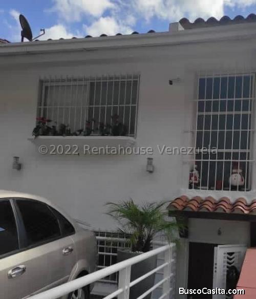 En venta  casa en Los Naranjos del Cafetal 22-18726