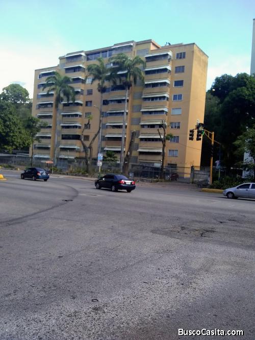 Ubicado En El Boulevard del Cafetal, Urb. Caurimare. Facil acceso a Transporte Publico