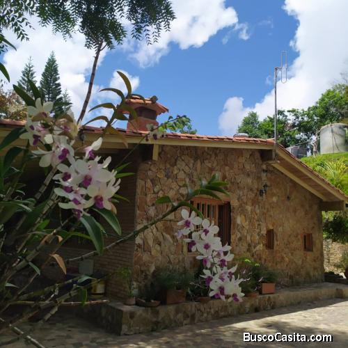 Hermosa propiedad en venta ubicada en la Urb. Chalet Ville, Guarenas, Edo. Miranda.