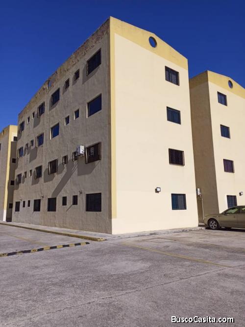 VENDE Y ALQUILA  Apartamento en Res Colinas de los Samanes, La Entrada, Naguanagua