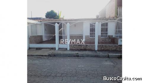 EN EXCLUSIVA!!! En Venta casa Urb Los Bucares San Joaquin ( La Pradera)