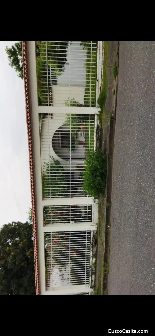 VENDO CASA TERRENO AMPLIO En Zona Centro de ACARIGUA EDO PORTUGUESA 