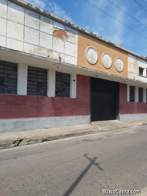 ALQUILER DE GALPÓN AVENIDA MONTES DE OCA. Código 129852