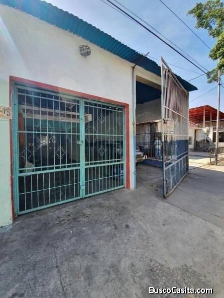 Alquiler de galpón con local en Plena Avenida Michelena. Código 438603