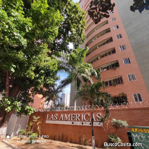 Apartamento en Residencias Las Américas 90 mts2 pozo. Código 138706