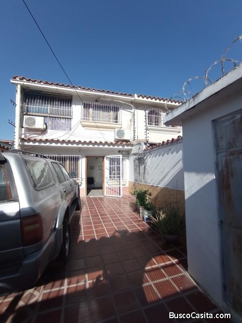 casa comercial en venta en la Av. Bolivar de Valencia cod: foc-dc01