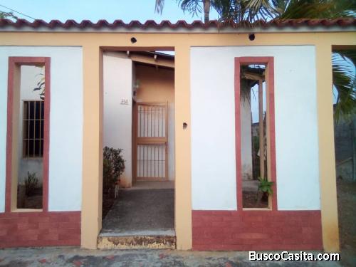 EN VENTA CASA EN URB. PRIVADA EN EDO MIRANDA, LOCALIZADA EN CHARRALLAVE,