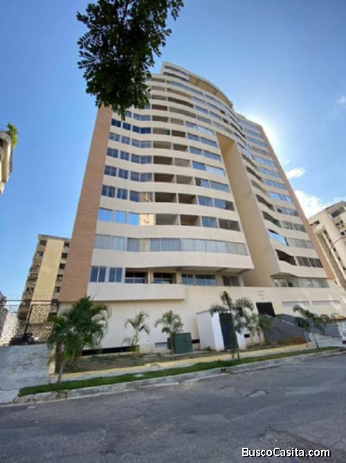 Yosmar Muñoz vende apartamento en Res. Sevilla Real FOA-2187