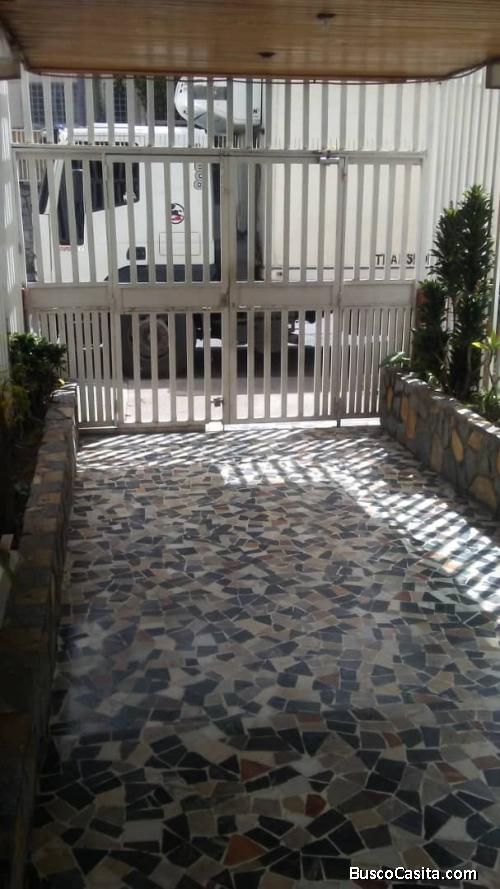 VENDO APARTAMENTO EN PLAZA VENEZUELA