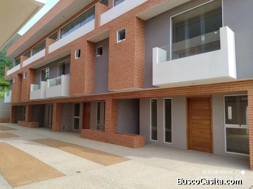 Town House en Mañongo, Villas Pie de Monte 