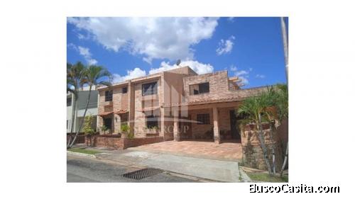 Town House Estilo Rustico de 2 Plantas  Urb. PARQUE MIRADOR.