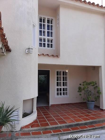 En Venta Townhouse en Villas El Encanto, Mañongo. Codigo 132619